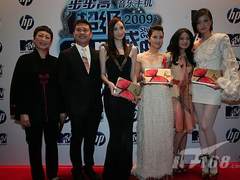 HP数字手袋设计师vivienne Tam获巨奖 