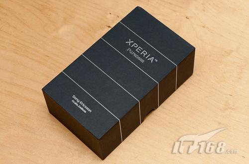 比X10还贵 索尼爱立信透明手机X5开箱 - IT168