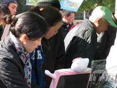 新胜年终感恩社区行 走进百步亭社区