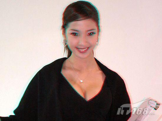 你试过么?用<em>3D眼镜</em>看车模<em>美女</em>是啥感觉|IT168
