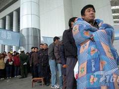 春运：网上订票难 几亿人排长队谁之罪?