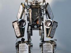 超强变形金刚DIY网友超酷改造废旧硬盘